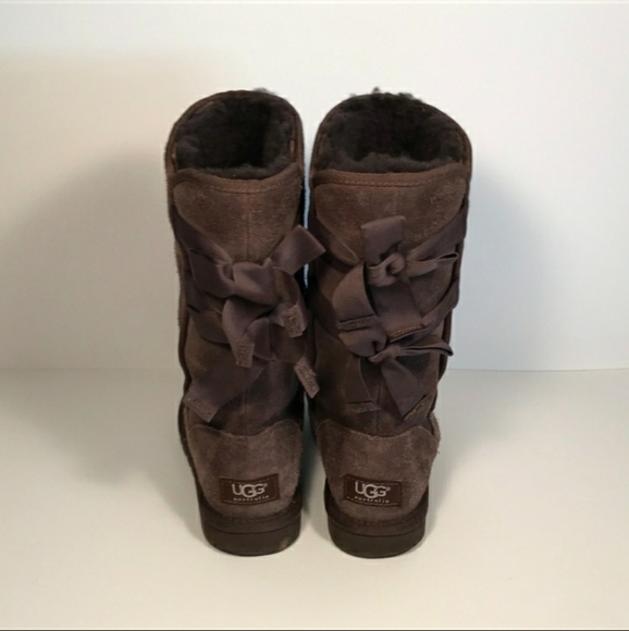 Looking to trade for these uggs!look thru my close - Picture 2 of 14